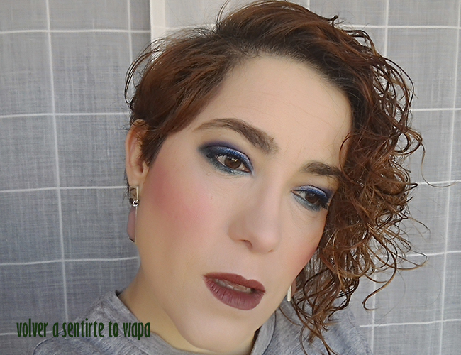 Maquillaje degradado en azul y morado