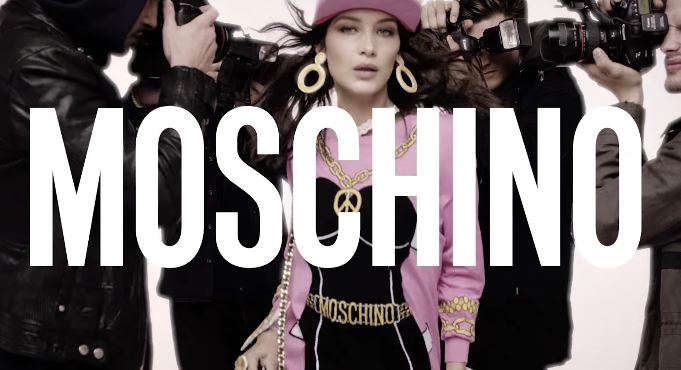Modella Moschino pubblicità profumo: Spring Summer 2017 con Foto Testimonial Spot