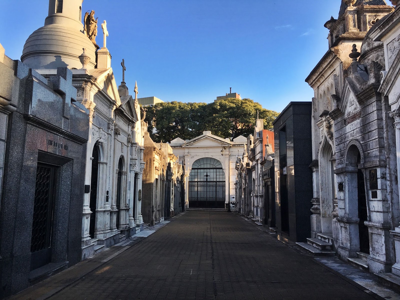 Cementerio de Recoleta recorrido histórico en el Día de la Patria