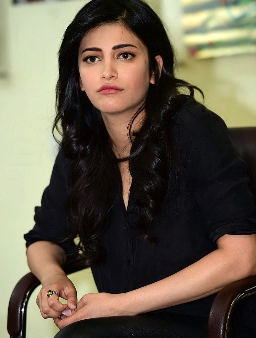 Shruti Haasan Looks Super Sexy In Black Dress In Her Latest Hot Photo shoot
