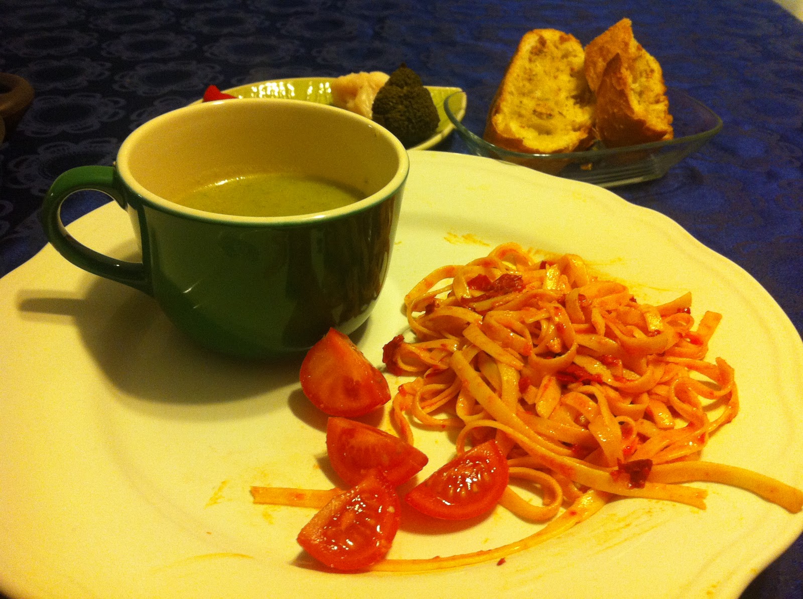 gÜnLüĞüMgÖkÇe mıhlanmış et, sarımsaklı ekmek, brokoli çorbası ve