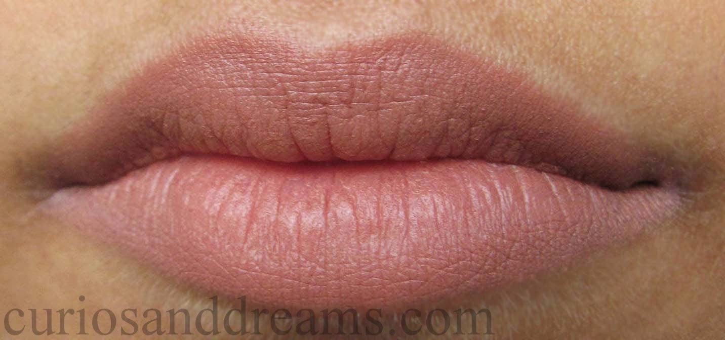 Lakme 9 to 5 Lip Liner Beige Pink review, Lakme 9 to 5 Lip Liner Beige Pink swatch