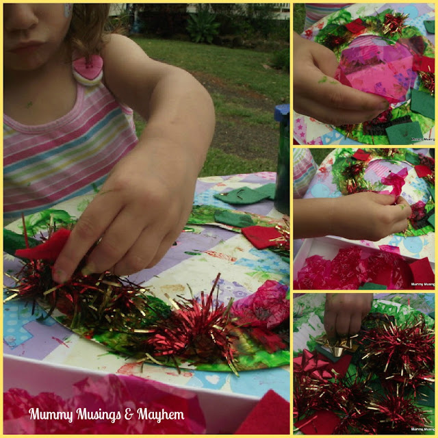 An easy to set up Christmas activity that is perfect for little toddler hands and attention spans! Make Christmas wreaths to hang on the tree or wall!