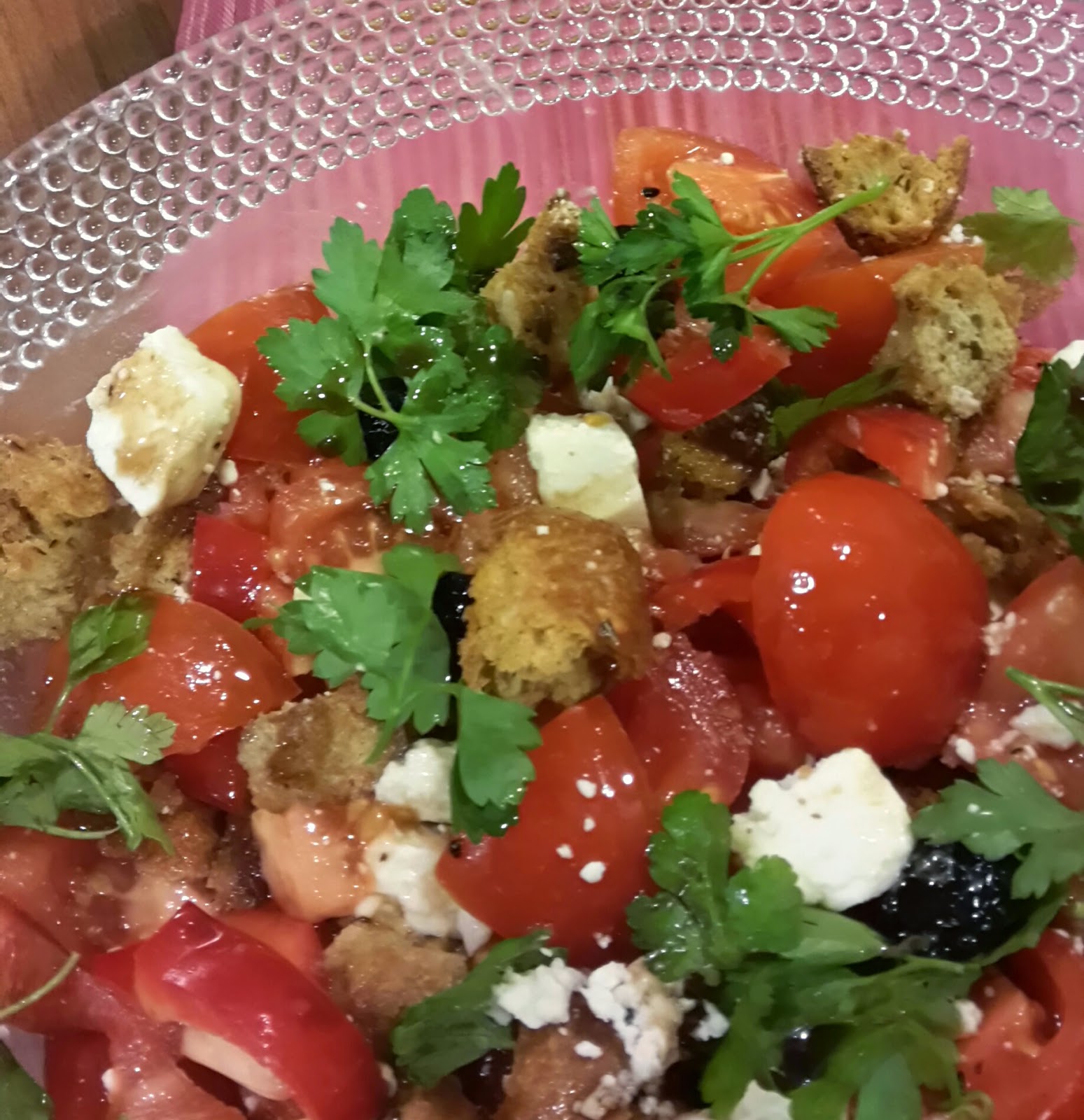 Peynir Topları ve Mevsim Salatası Peynir Topları ve Mevsim Salatası