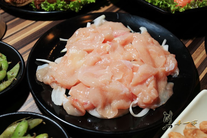勾勾鍋鴛鴦火鍋|台南府前路小吃美食葷食素食餐廳|千頌伊買千送一百|麻辣鴛鴦火鍋