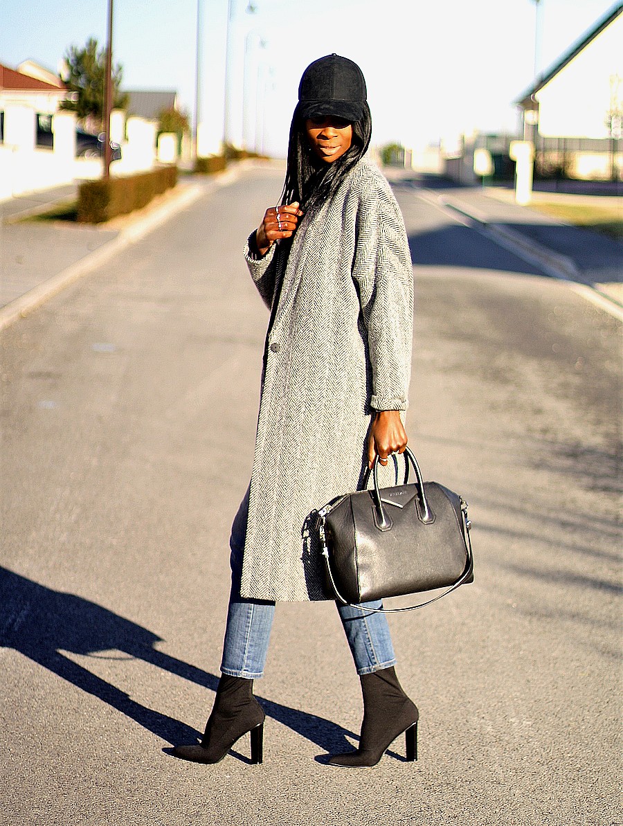 outfit-idea-long-coat-sock-boots-givenchy-antigona-jeans-zara
