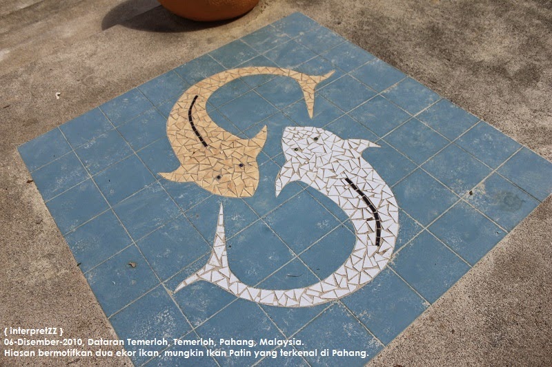 Gambar motif ikan patin di lantai Dataran Temerloh Pahang