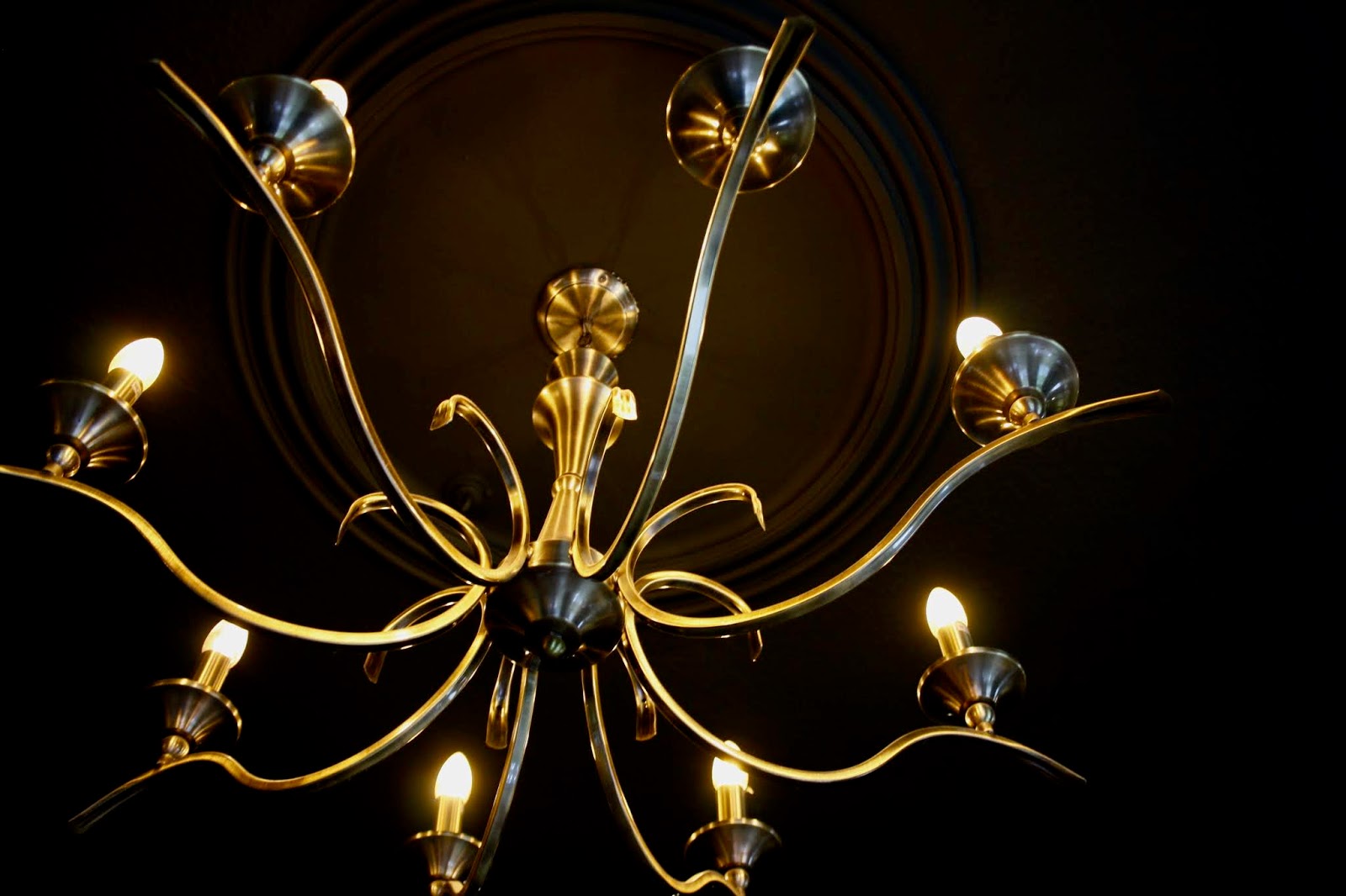 Gold chandelier at King Richard III chop house, Leicester