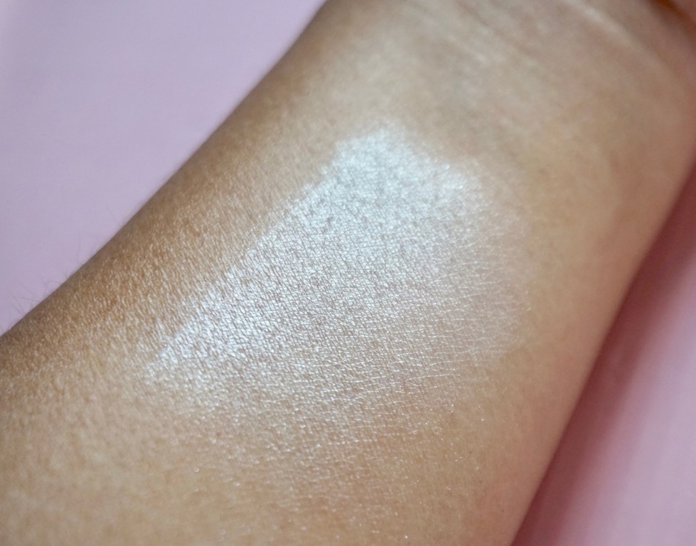 Catrice High Glow Highlighter in 010 Light Review + Swatch + Price