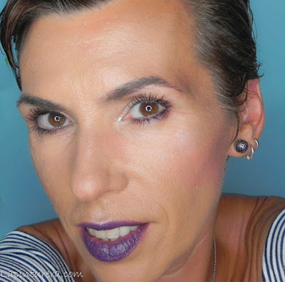 Look con labial morado 06 zoom rostro