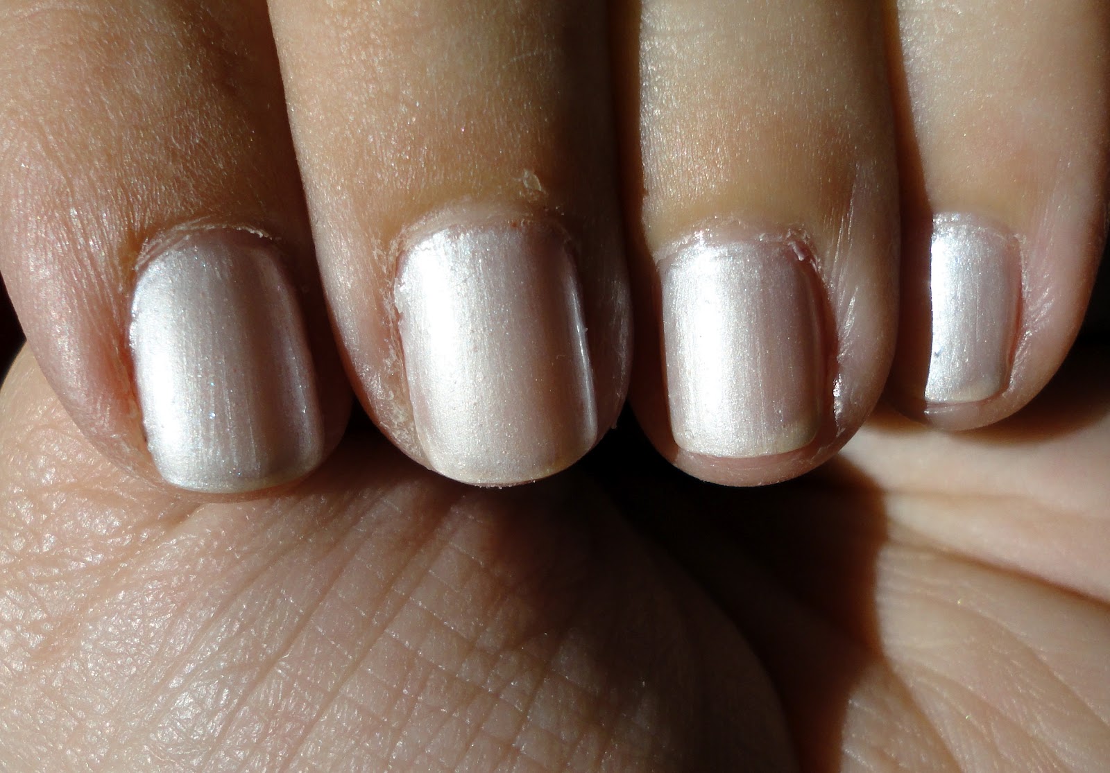 Ella`s Welt Ellas Nagellackwochen essence c&g 102 sparkling water lily