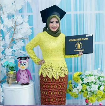 Kebaya Untuk Acara Wisuda