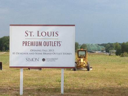 Store Listings for St. Louis Premium Outlets.