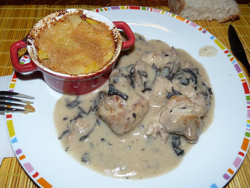 sauté de porc aux trompettes des mort et "crumble" courgettes - coco