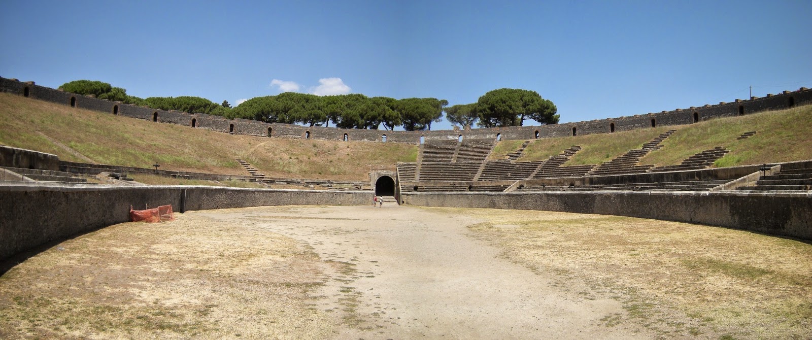 Es el Anfiteatro de piedra más antiguo conocido en Roma