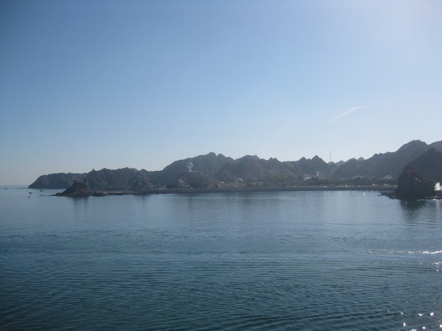 Blick vom Hafen Matrah, Oman auf die Küste