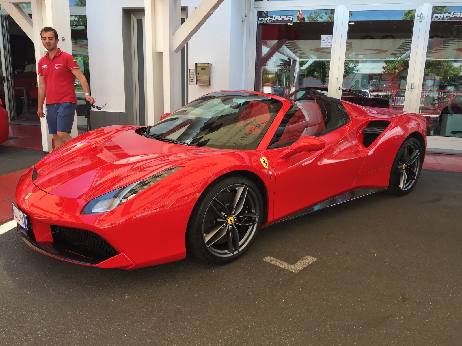 Феррари f488