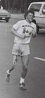 View source image Image result for gambar terry fox berlari dengan kaki palsu