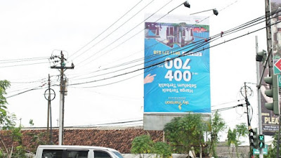 Baliho Terbalik itu Bikin Penasaran