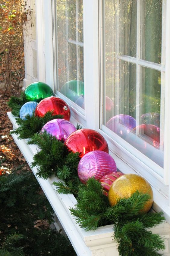 10 Best Holiday Window Decor Ideas  Holidays Blog For You
