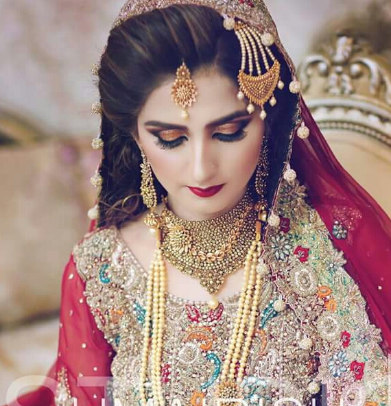 Health, Fashion, Mehindi, Dressing : Beautiful brides dressing makeup