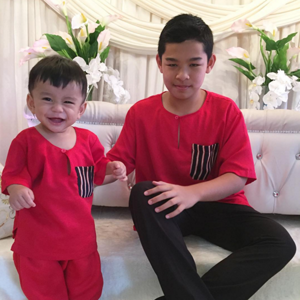 (Gambar) Aksi Comel Anak Norman Hakim, Memey Suhaiza Yang Mencuti Hati Pasti Buat Anda Geram Bila Tengok! (Gambar) Aksi Comel Anak Norman Hakim, Memey Suhaiza Yang Mencuti Hati Pasti Buat Anda Geram Bila Tengok!