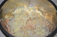 Грибы в сливочном соусе с картофельным деруном: Картофель натереть на терке