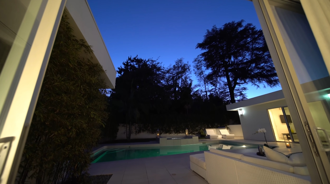 Tour 1003 N Beverly Dr, Beverly Hills Luxury Home vs. 38 Interior Design Photos