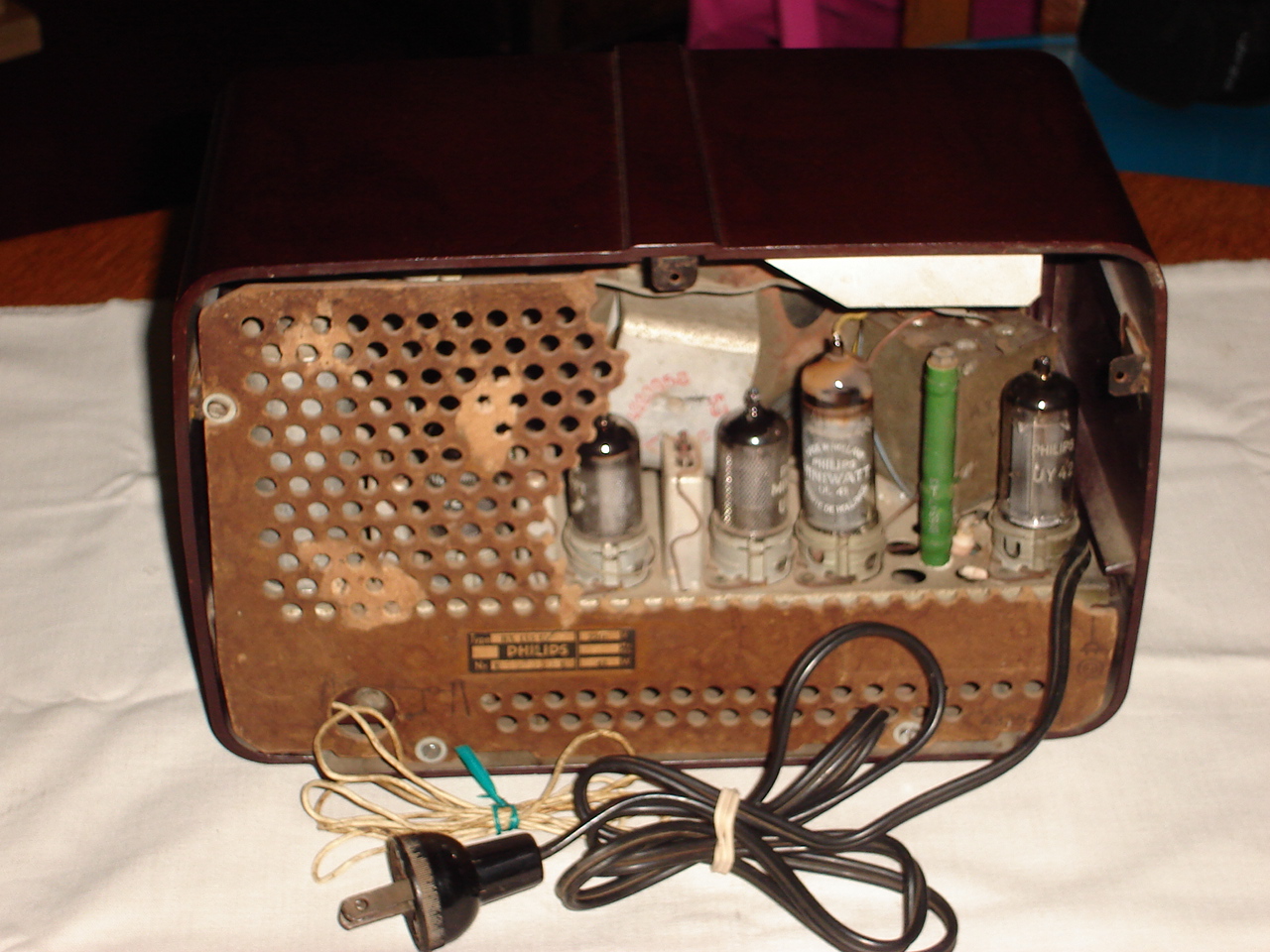 Genexus 139237 LOS RADIOS ANTIGUOS ERAN CON TUBOS, Y AL ENCENDERLOS