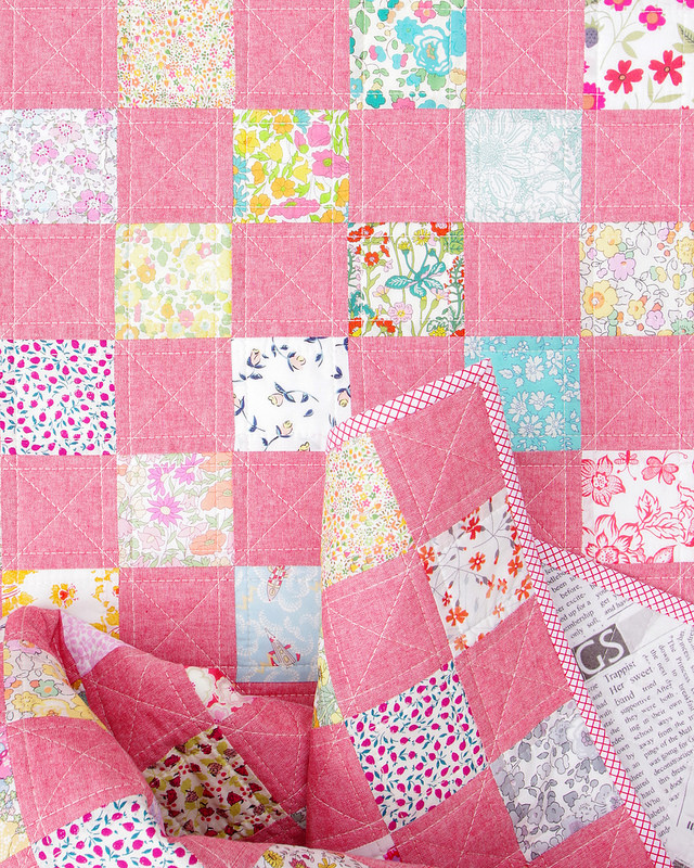 Liberty of London and Chambray Checkerboard Quilt - In Red | © Red Pepper Quilts 2018 #checkerboardquilt #scrapquilt #patchworkquilt 