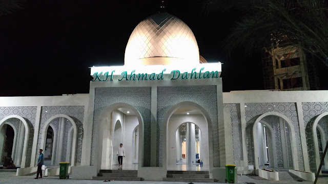 http://www.renidwiastuti.com/2018/05/masjid-kh-ahmad-dahlan-gresik.html http://www.renidwiastuti.com/2018/05/masjid-kh-ahmad-dahlan-gresik.html