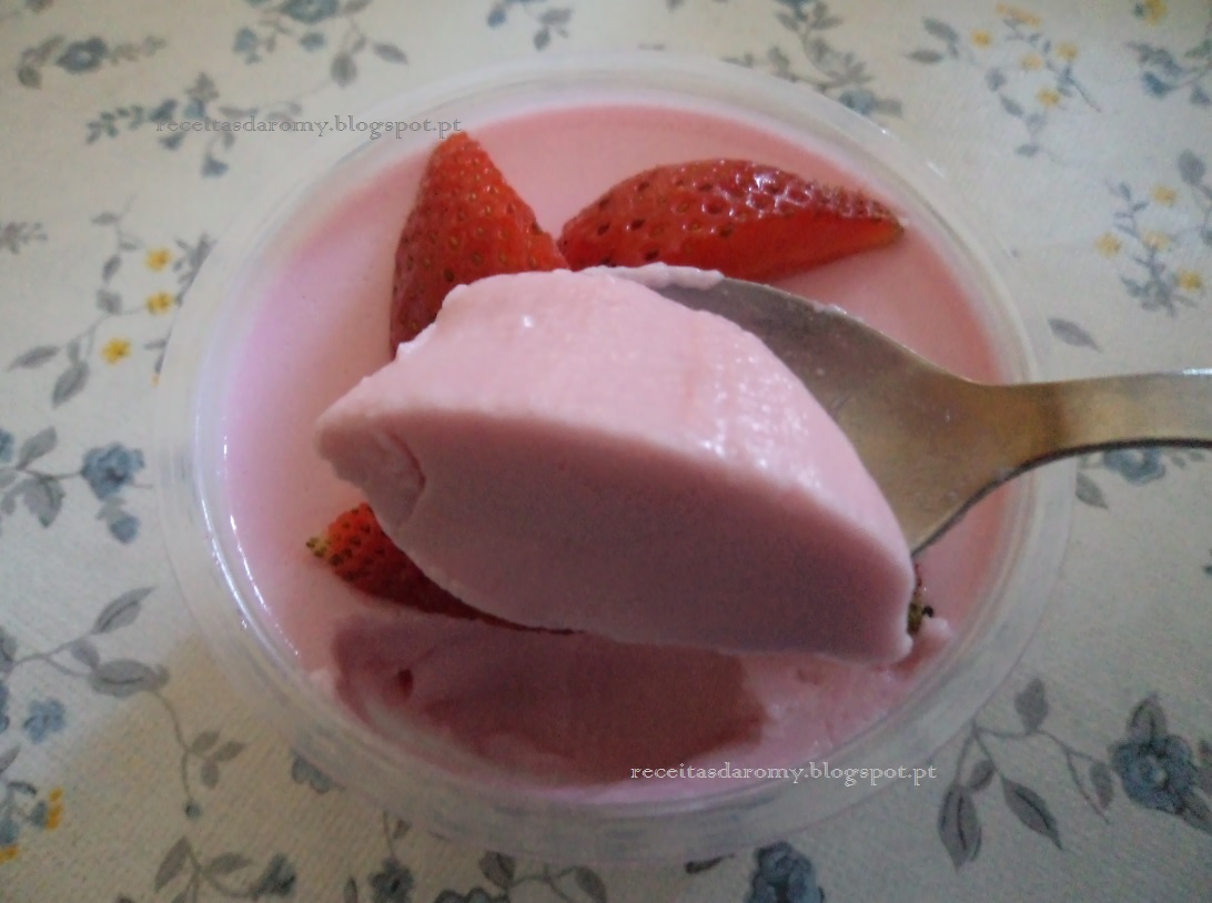 Gelatina de morango com Quark