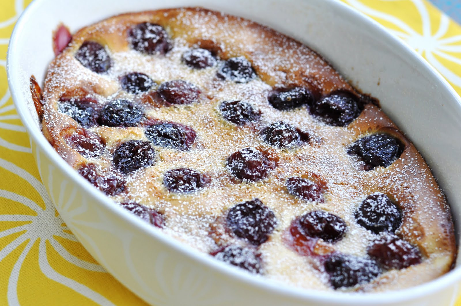 DeliciousEurope: Cherry Clafoutis (Clafoutis aux cerises)