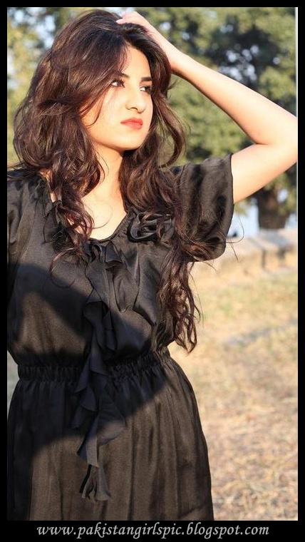 India Girls Hot Photos: sataish khan pakistani actress