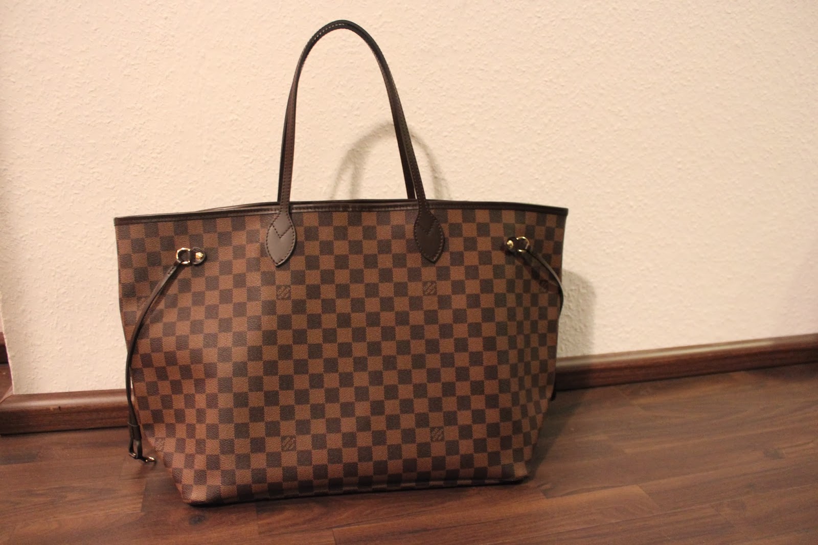 The name of style is Lola.: Whats in my bag TAG Louis Vuitton Neverful GM