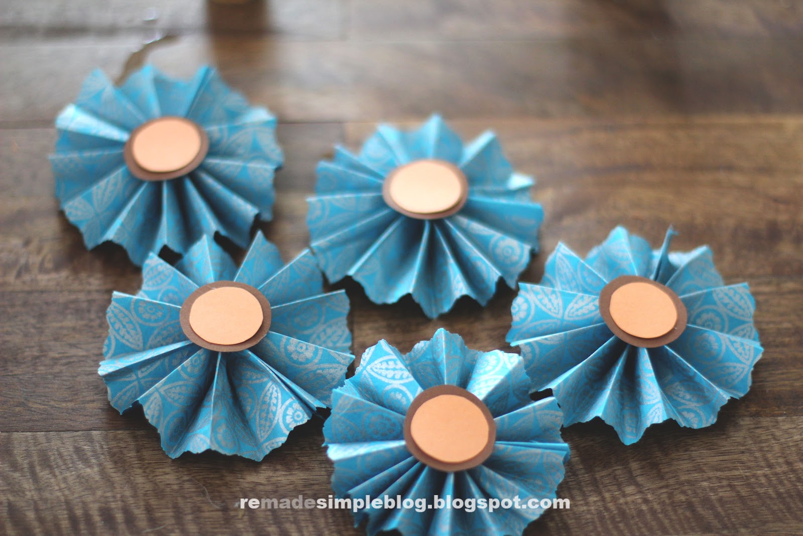 ReMadeSimple Spring Medallion Garland