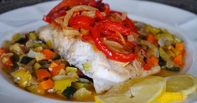 Рыбное филе, запеченное с овощами