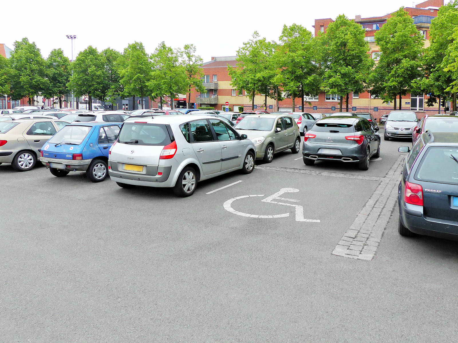 Parking Handicapés Tourcoing - Esplanade Mitterrand