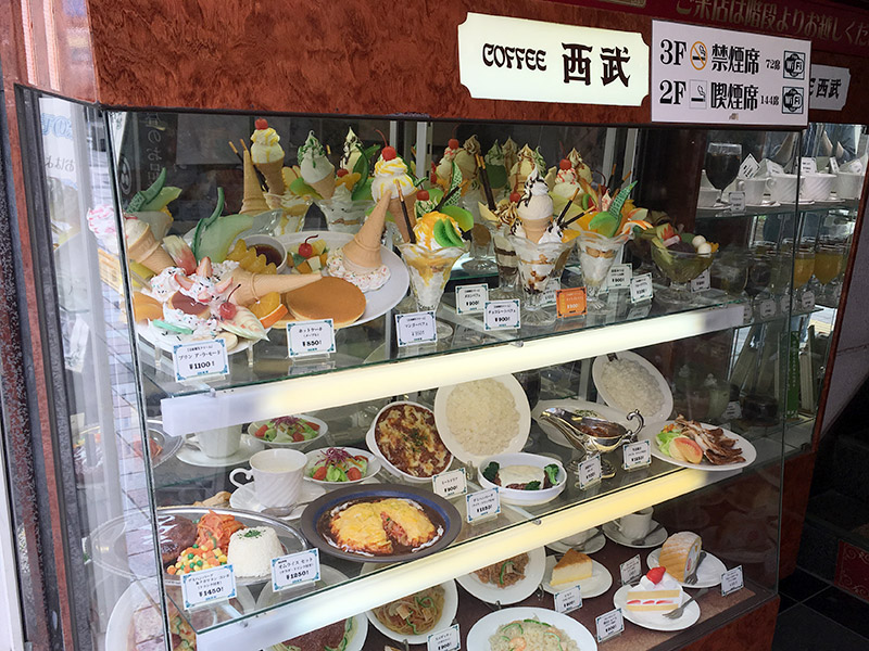 新宿の純喫茶『珈琲西武』入口の食品サンプル