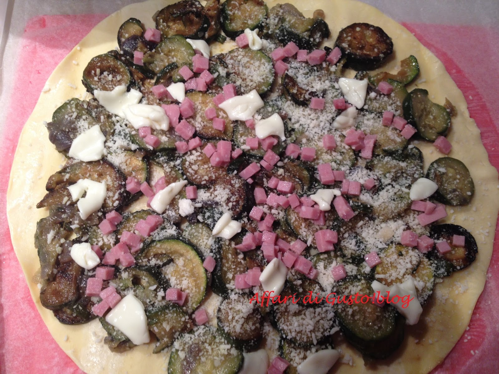 Affari di Gusto Strudel di zucchine, prosciutto cotto e pinoli