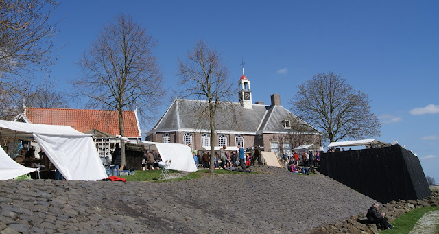 Onder de blauwe hemel