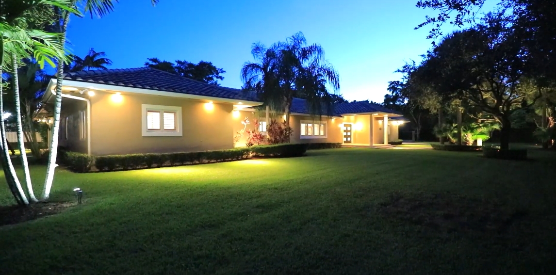 36 Interior Design Photos vs. 6390 SW 112th St, Pinecrest, FL