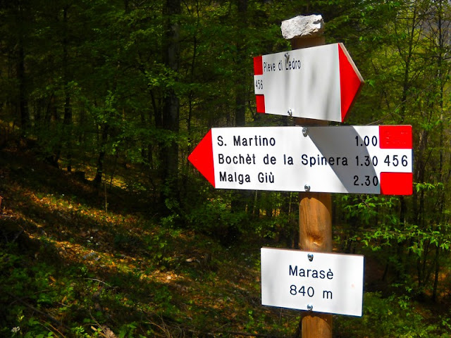 Segnavia 456 per la chiesetta di San Martino