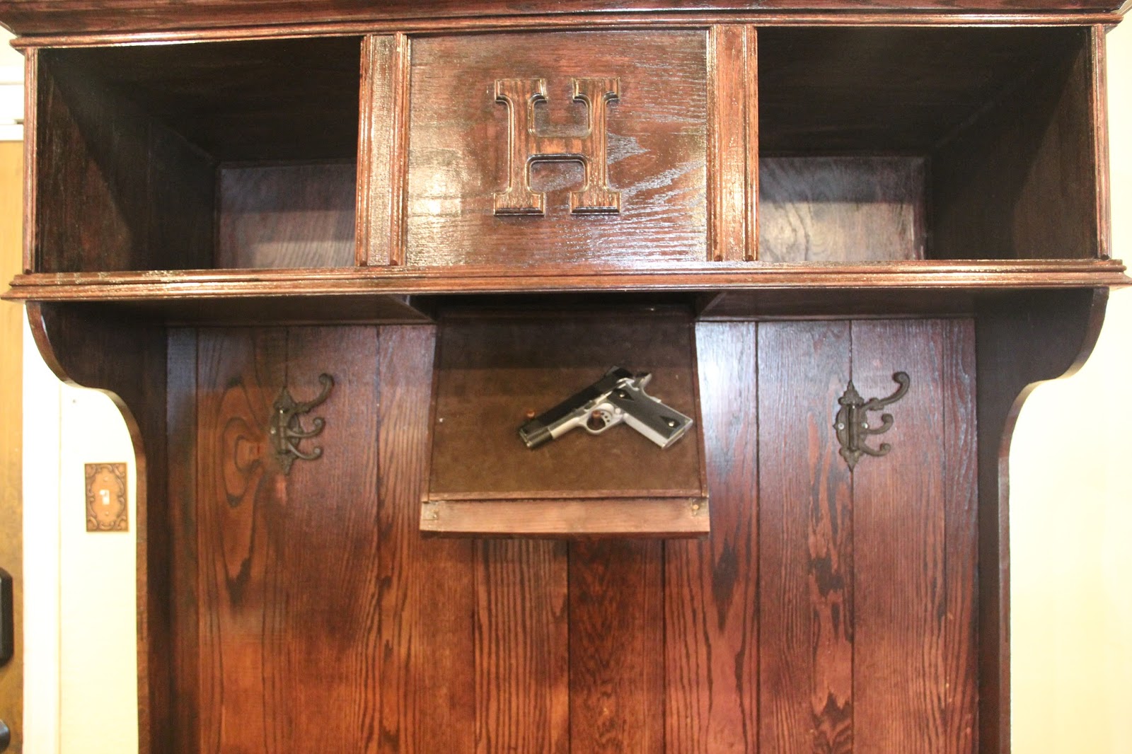 Rusty Hinge Hall Tree/Gun