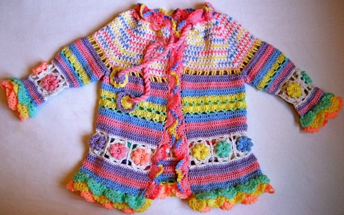 Little girl's colorful summer coat - Free pattern