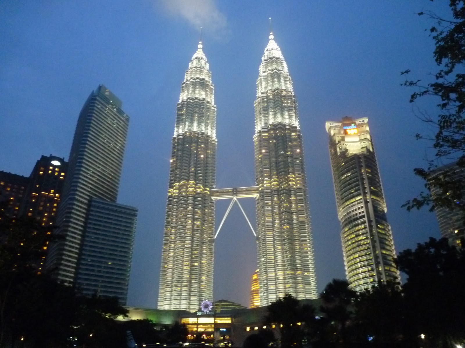 PETRONAS TOWERS IN MALAYSIA - A Day In The Life Of This Miss