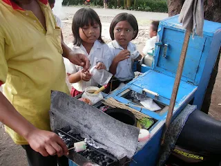 Jajanan Anak Sekolah Dasar Yang Masih Belum Layak Konsumsi