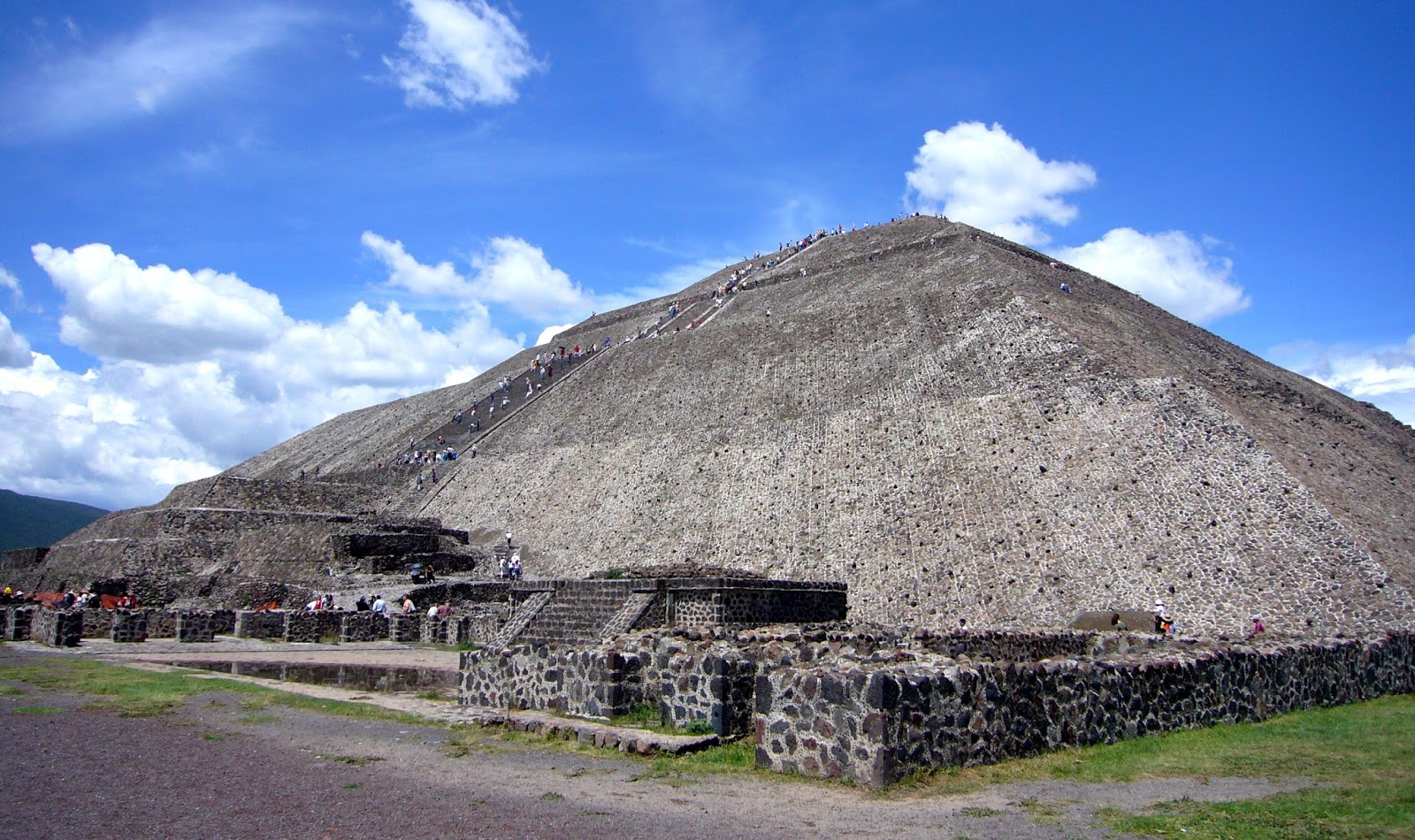 Piramide_del_Sol_072006