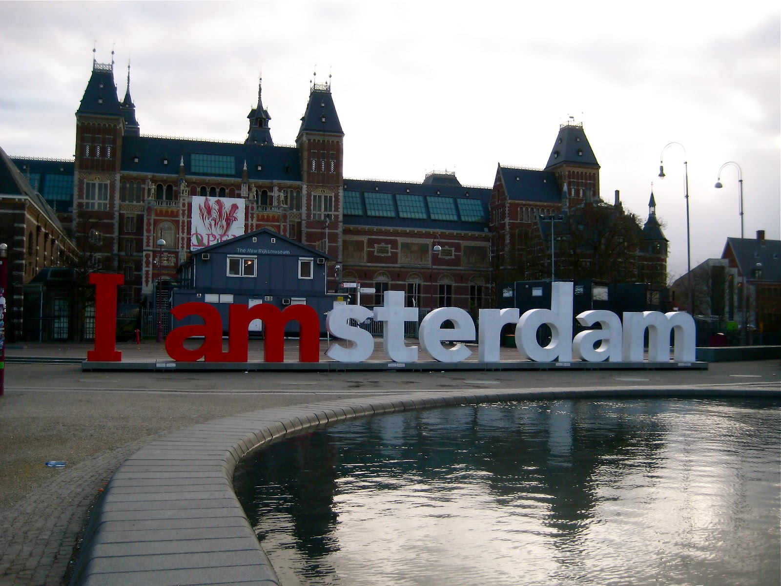 to travel, to explore, to love the world I AMsterdam