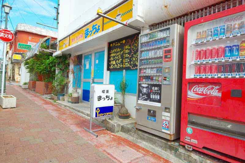 street,vending machines,tea room,outdoors